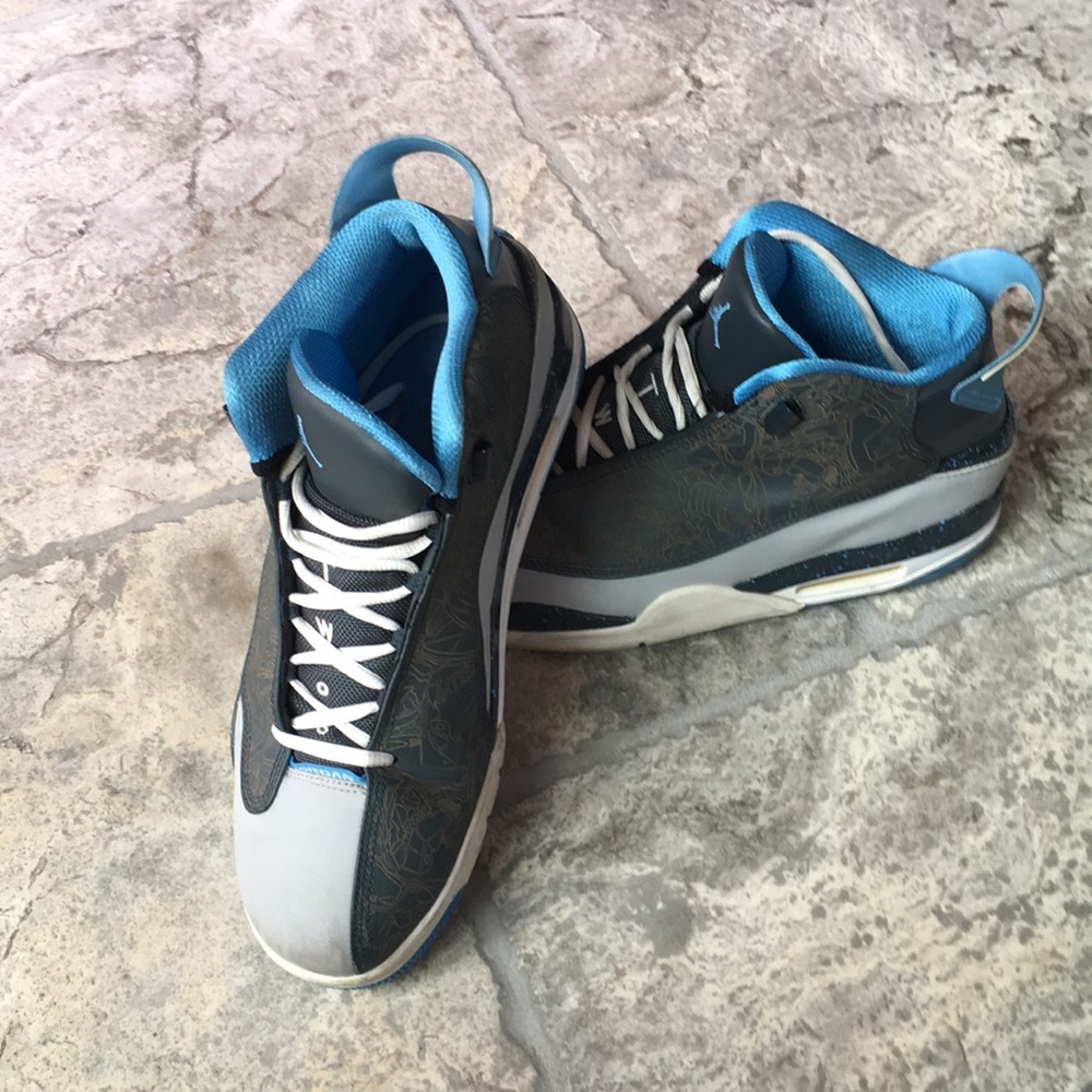 Light, dark gray with blue Jordan dub0s with laces